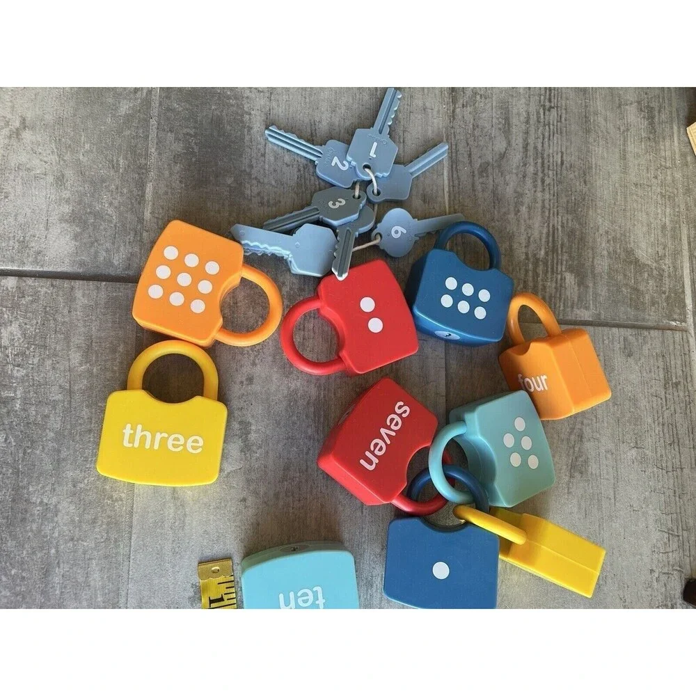 Dinhon Kids Learning Toys Locks & Keys Numbers Matching Counting Montessori Toys